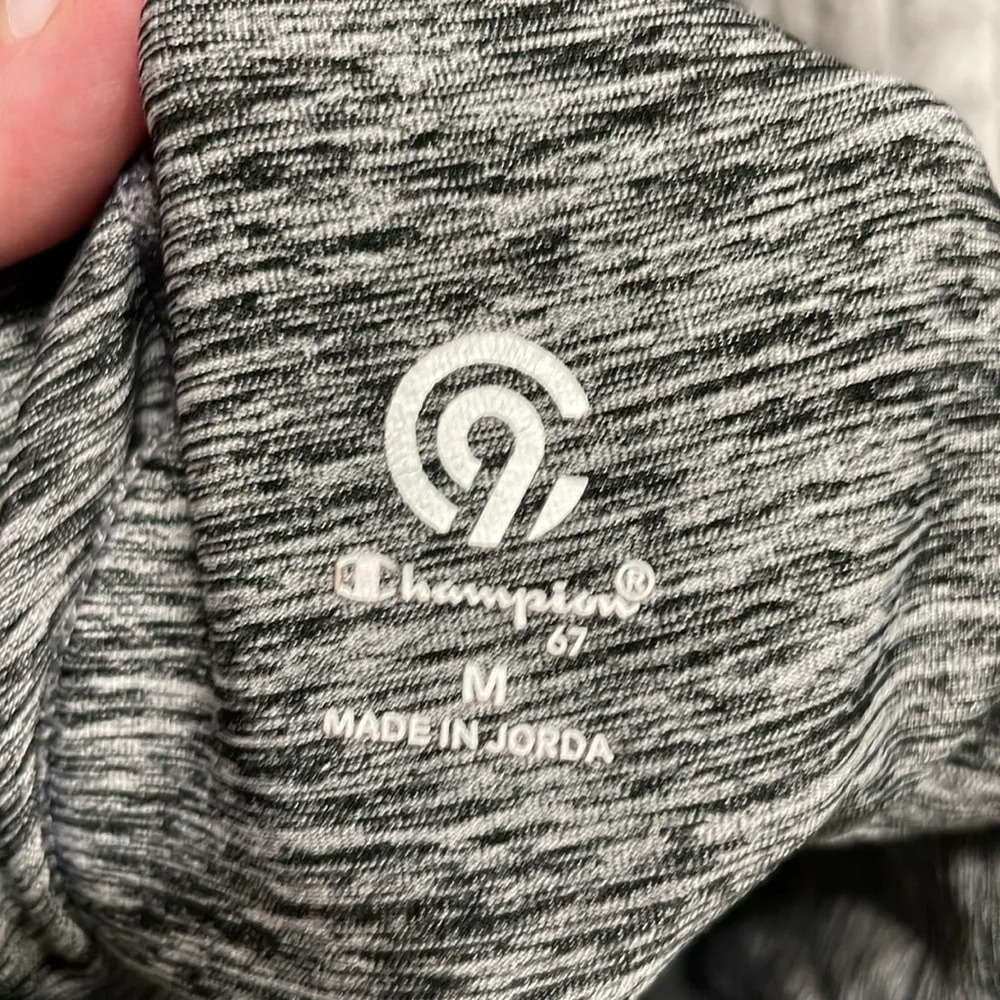 💰Champion Gray Capris Leggings With Pockets Size Medium - Picture 2 of 5
